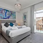 Della Croce Rooms